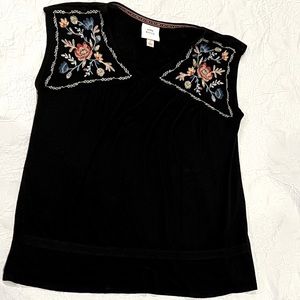 Knox Rose size small embroidered tank